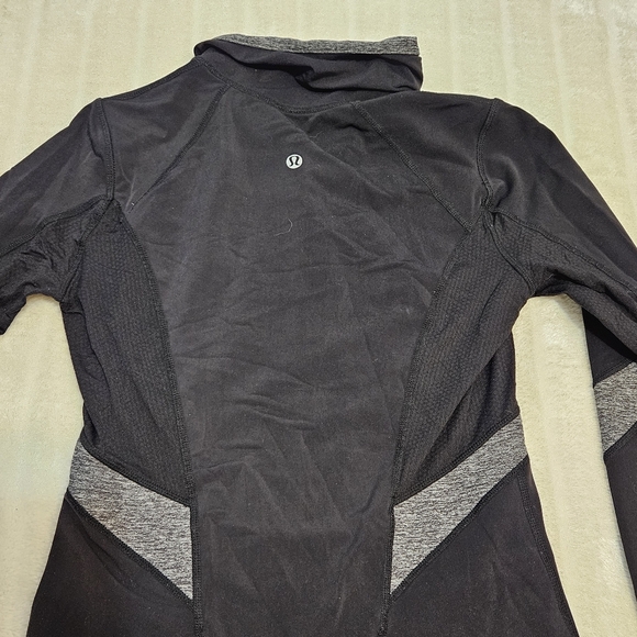 Lululemon Run: Distance Pullover Long Sleeve In Black/Heathered Gray - Picture 10 of 16